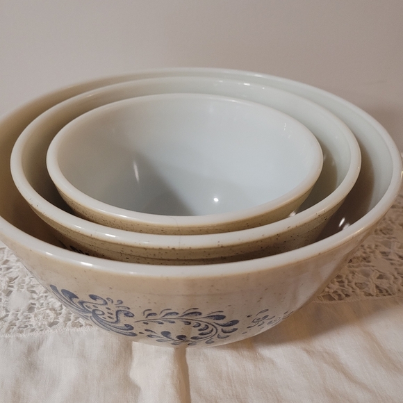 Pyrex Homestead Mixing Bowls Set - Picture 2 of 10